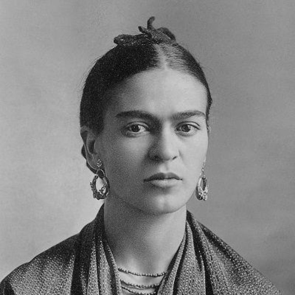 https://de.wikipedia.org/wiki/Frida_Kahlo#/media/Datei:Frida_Kahlo,_by_Guillermo_Kahlo.jpg